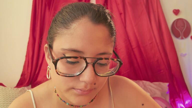 HaileyBunny_18's Streamate show and profile