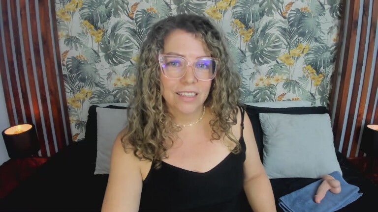 DominicaFrost's Streamate show and profile