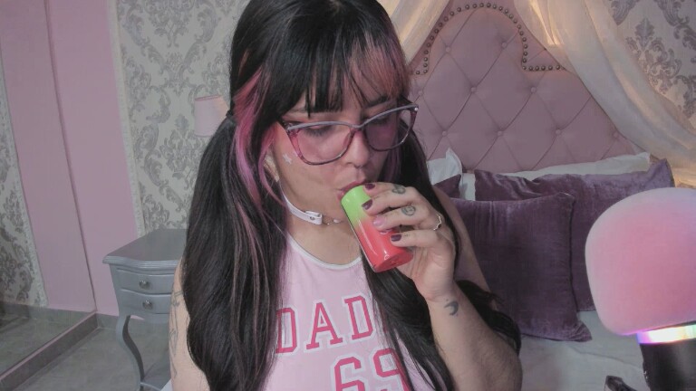 MaddieWaves's Streamate show and profile