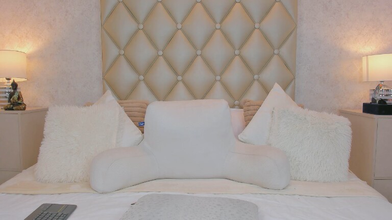 MiaaCaastro's Streamate show and profile