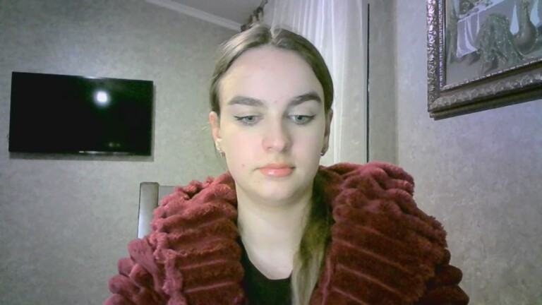 llinaa's Streamate show and profile