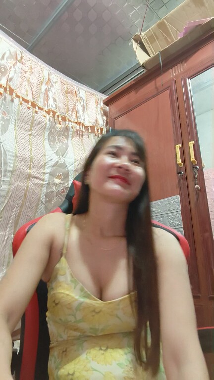 Aly_live's Streamate show and profile