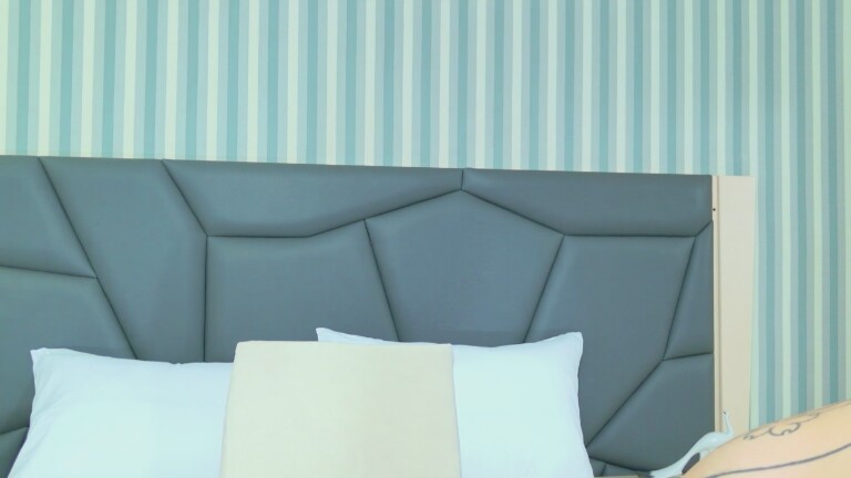 SaraLambert's Streamate show and profile