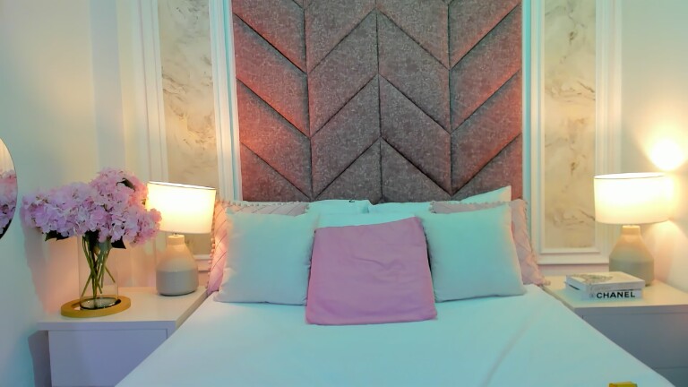 ScarletShinee's Streamate show and profile