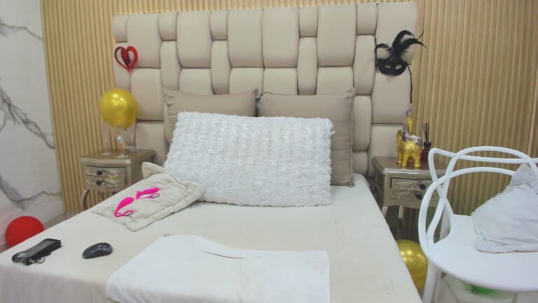 Kharhaa's Streamate show and profile