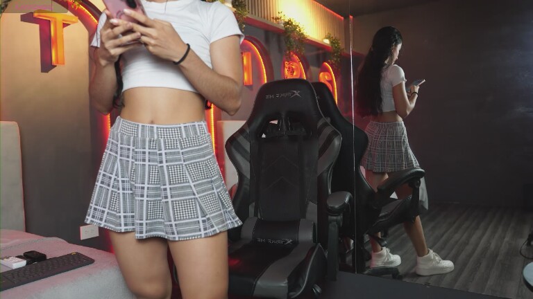 JuliaLaurent's Streamate show and profile