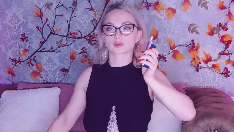 EllianaReese's Streamate show and profile