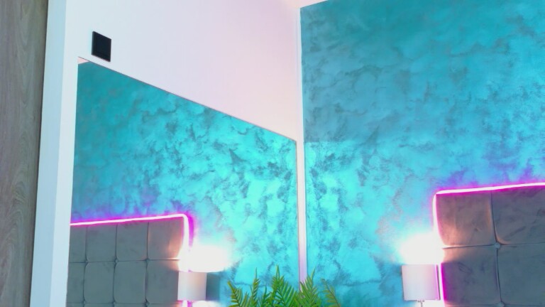 Hazzell's Streamate show and profile