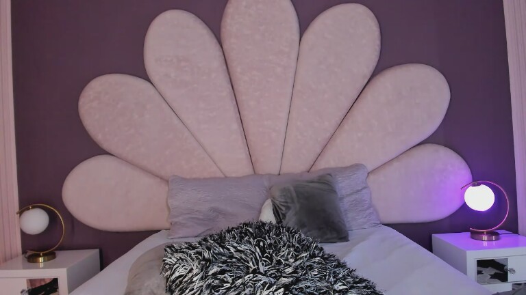 Emmy_Pierce's Streamate show and profile