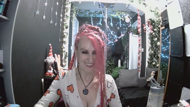 SkySparks's Streamate show and profile