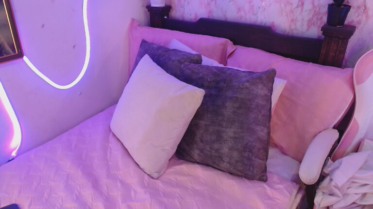 LucyanaSilva's Streamate show and profile