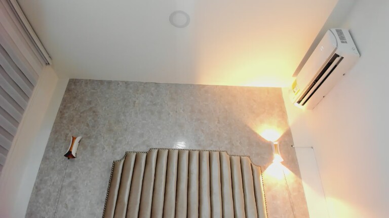 NaishaRoussel's Streamate show and profile