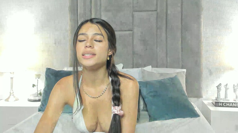 ZairaAbad's Streamate show and profile