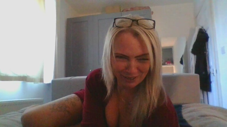 Elly49's Streamate show and profile