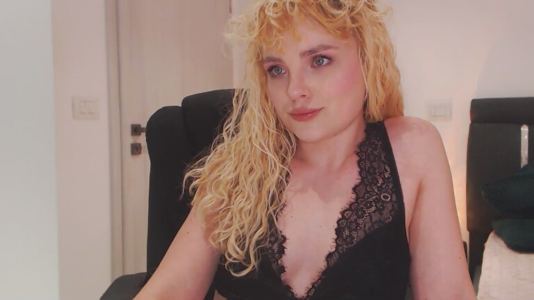 EVYE's Streamate show and profile