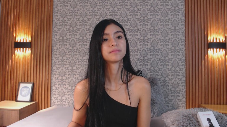 Charlotte_18's Streamate show and profile