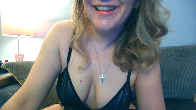 LadybirdXoX's Streamate show and profile