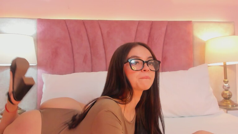 EmmaWeest's Streamate show and profile