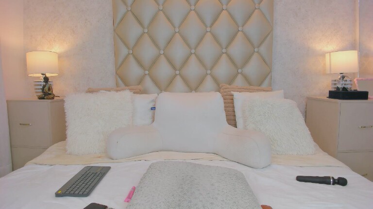 MiaaCaastro's Streamate show and profile