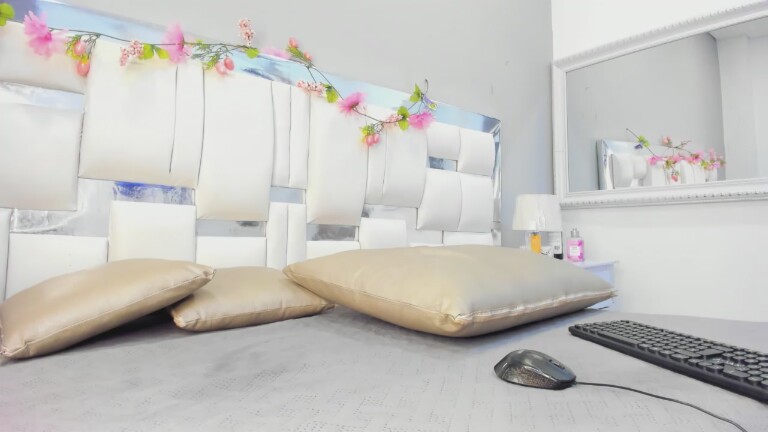 EvaJohhnss's Streamate show and profile