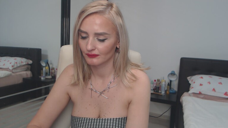 xMEDEEA's Streamate show and profile