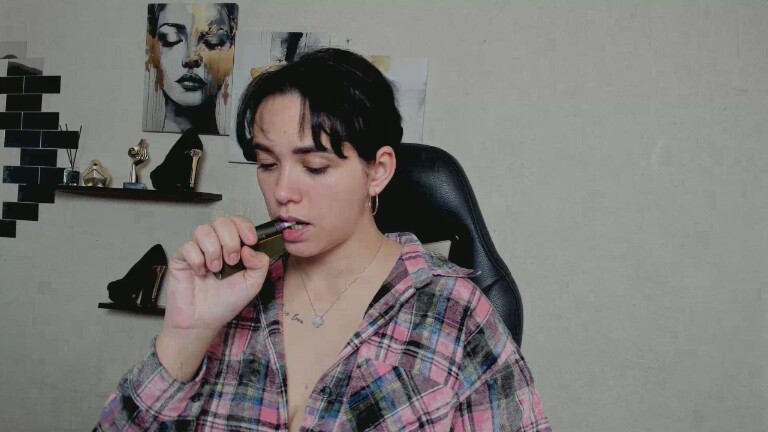 GlamNova's Streamate show and profile