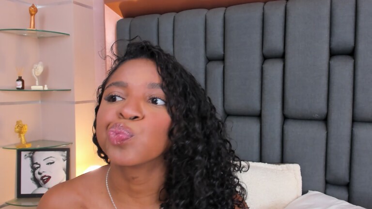 LIISAMENDEZ's Streamate show and profile