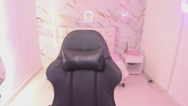 miajonnees18's Streamate show and profile