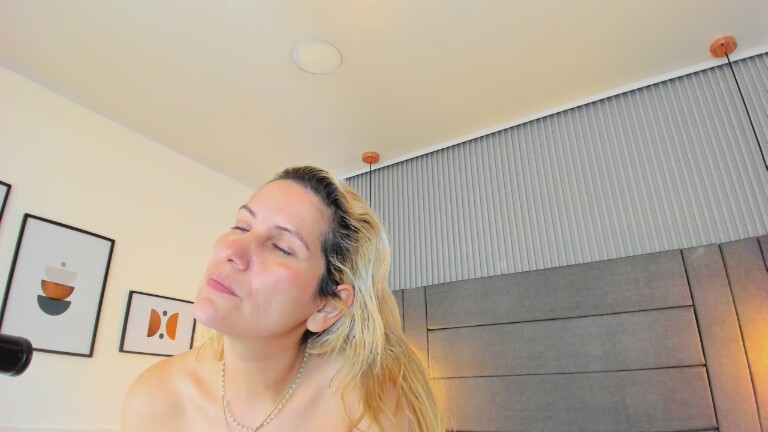 GiuliaAddams's Streamate show and profile