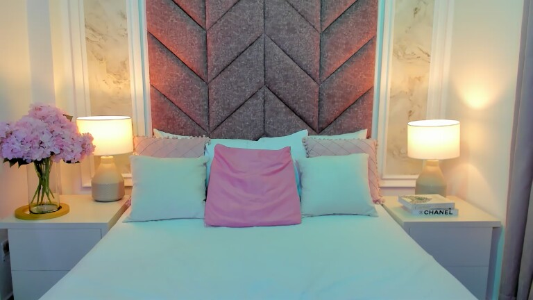 ScarletShinee's Streamate show and profile