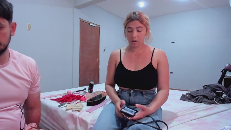 luna0102's Streamate show and profile