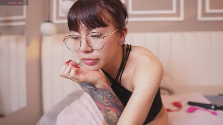 ZaraMiiuw's Streamate show and profile