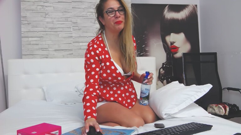 CHRISTYNNx's Streamate show and profile