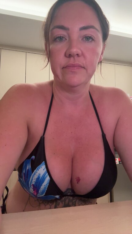 VanLifeLuna's Streamate show and profile