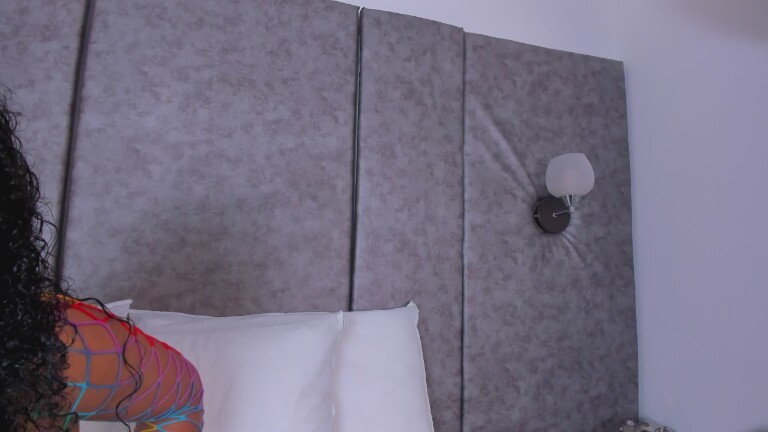 Tharaa24's Streamate show and profile