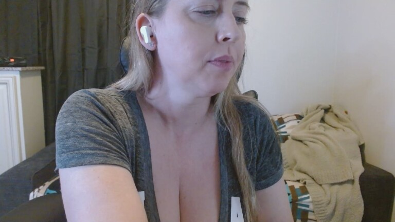 KayBayBees's Streamate show and profile